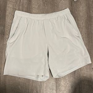 Lululemon men’s XL lined shorts
